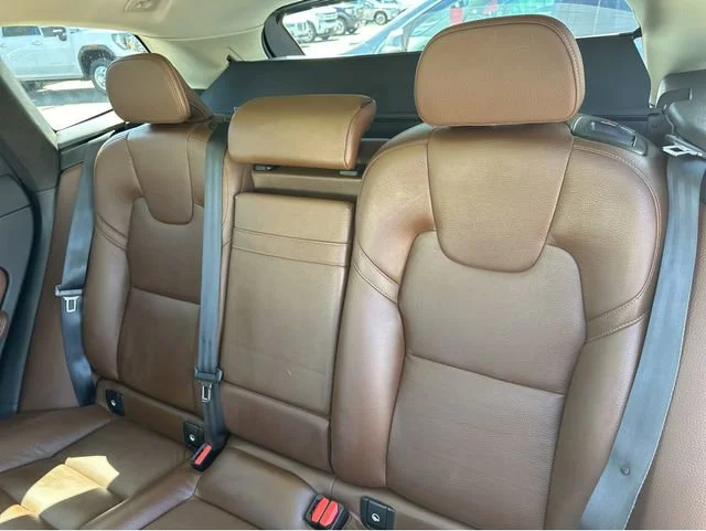 Used 2020 Black Volvo Momentum image 16