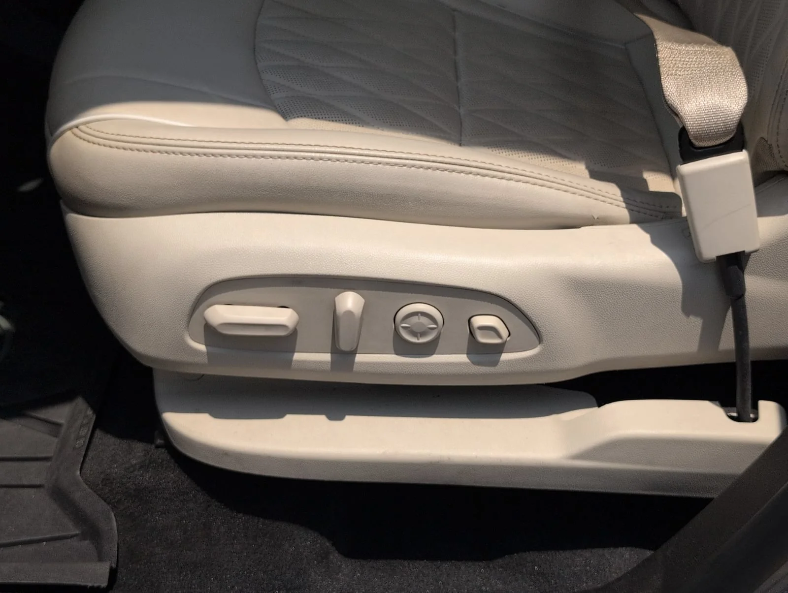 Used 2024 Moonstone Gray Metallic Buick Avenir image 14
