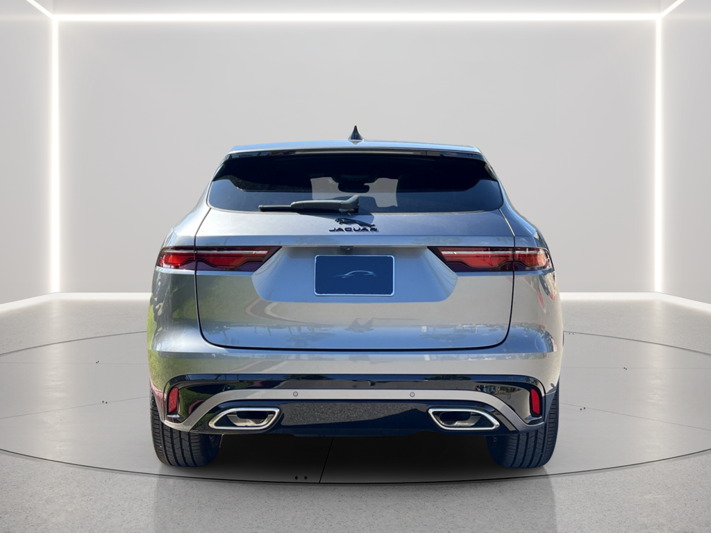 Used 2025  Jaguar P400 R-Dynamic S image 9