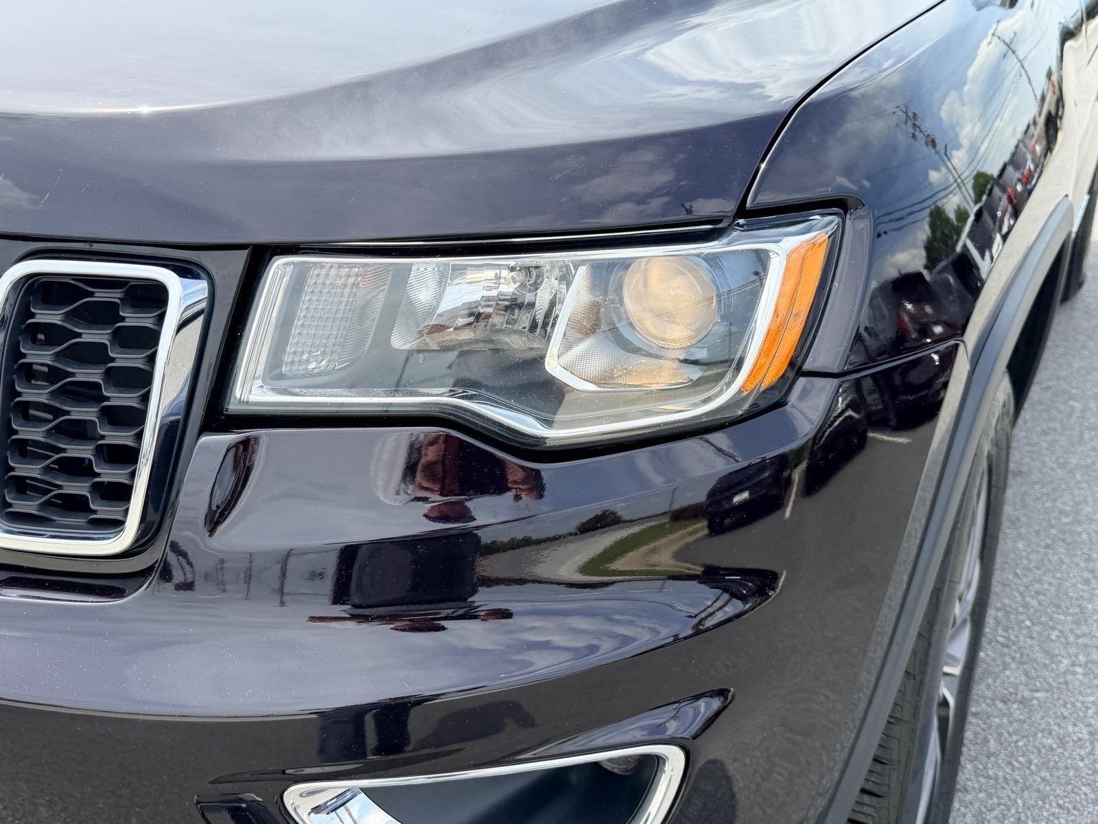 Used 2020 Diamond Black Crystal Pearlcoat Jeep Limited image 17
