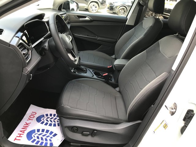New 2026 Pure White w/Deep Black Roof Volkswagen SE Black image 23