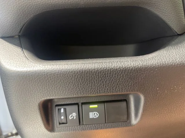Used 2025 Silver Sky Metallic Toyota XLE image 15