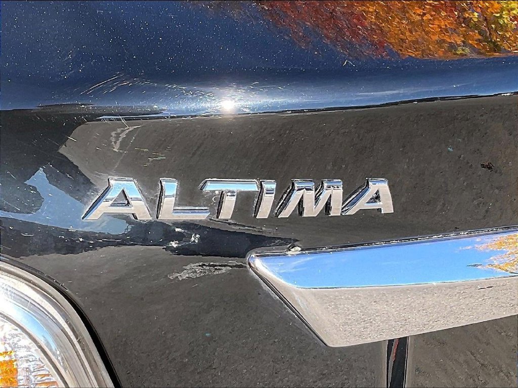 Used 2015 Black Nissan 2.5 S image 27