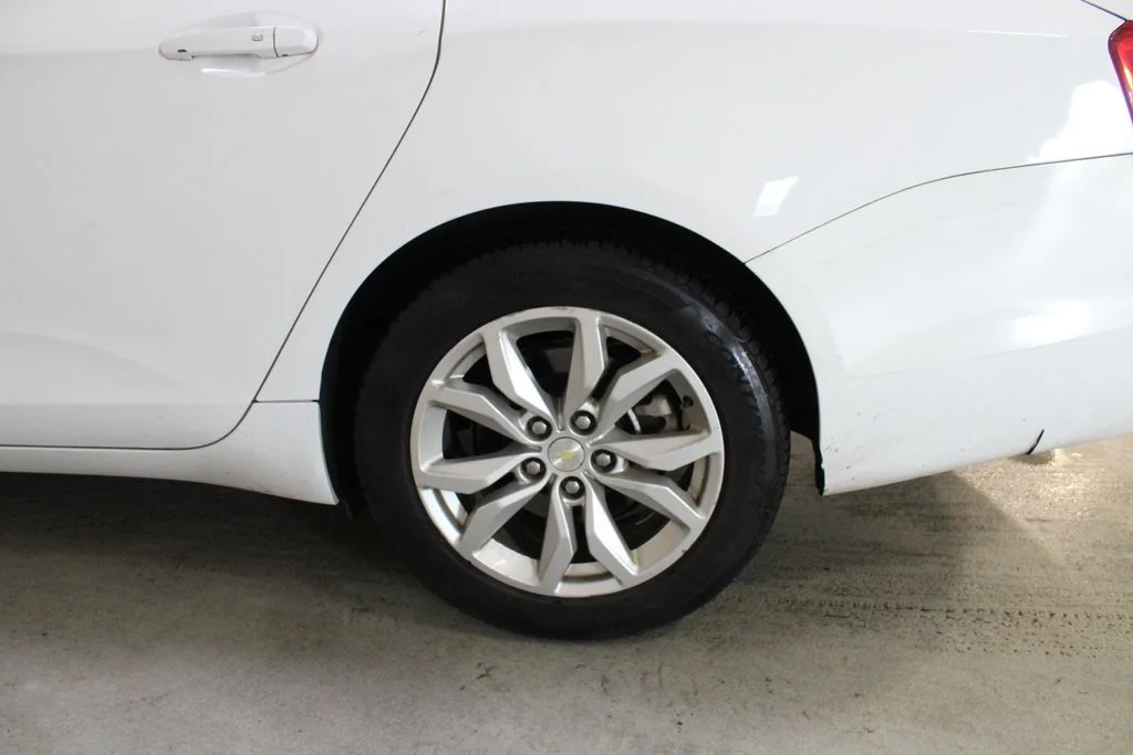 Used 2018 White Chevrolet LT image 28
