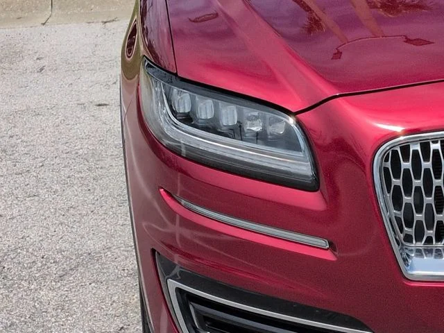 Used 2019 Ruby Red Metallic Lincoln Reserve image 10