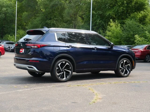 Used 2022 Cosmic Blue Metallic Mitsubishi SEL image 5