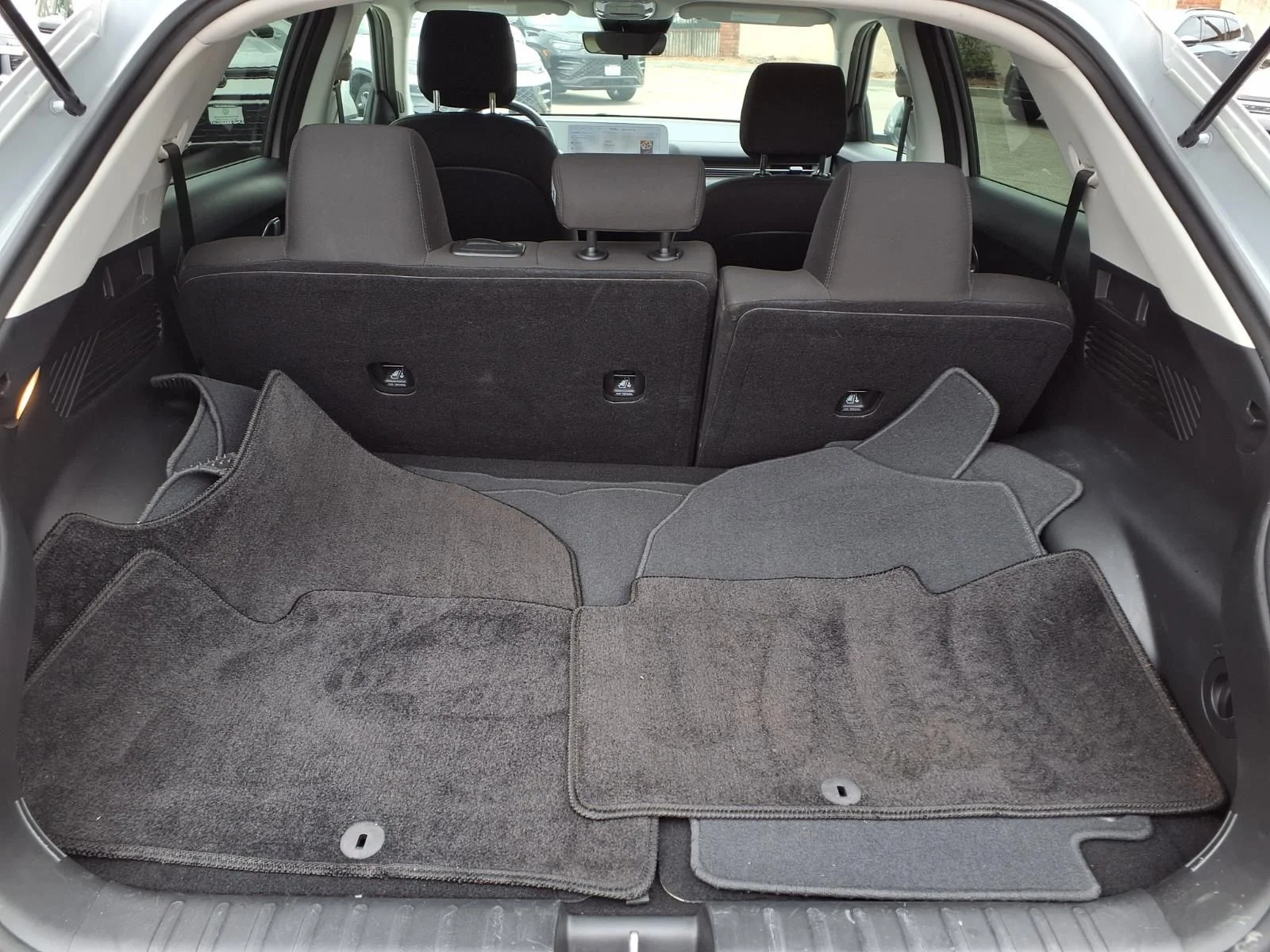 Used 2024 Gray Hyundai SE Standard Range image 8