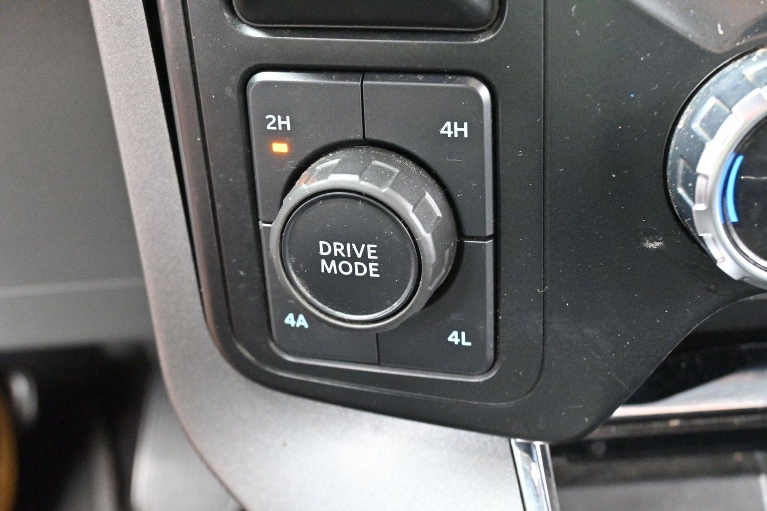 Used 2023  Ford LARIAT image 24