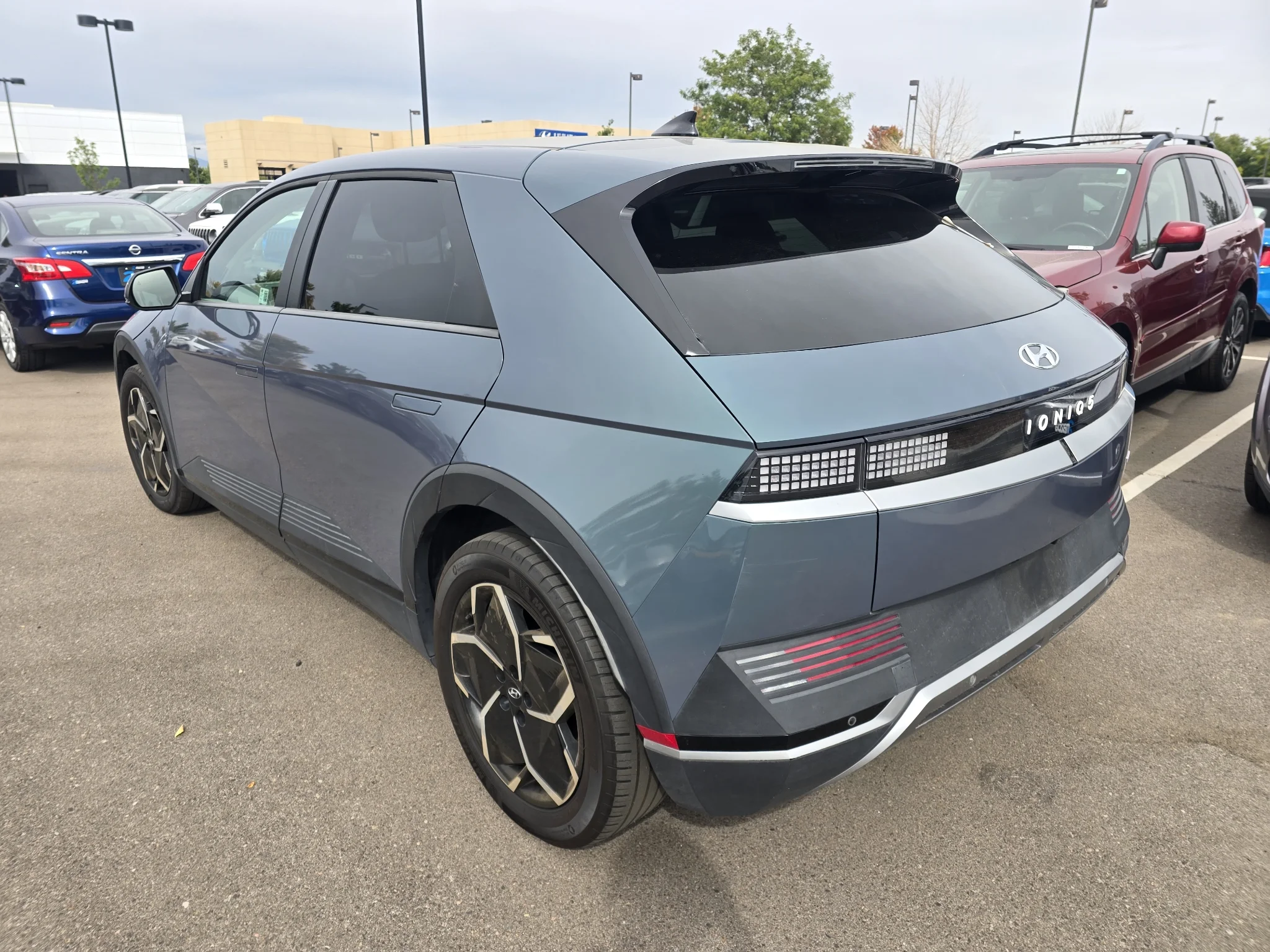 Used 2024 Digital Teal Hyundai SEL image 13