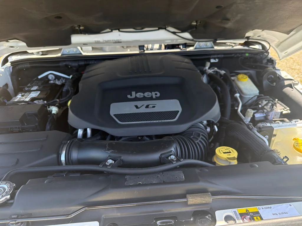 Used 2016 White Jeep Unlimited Sahara image 19