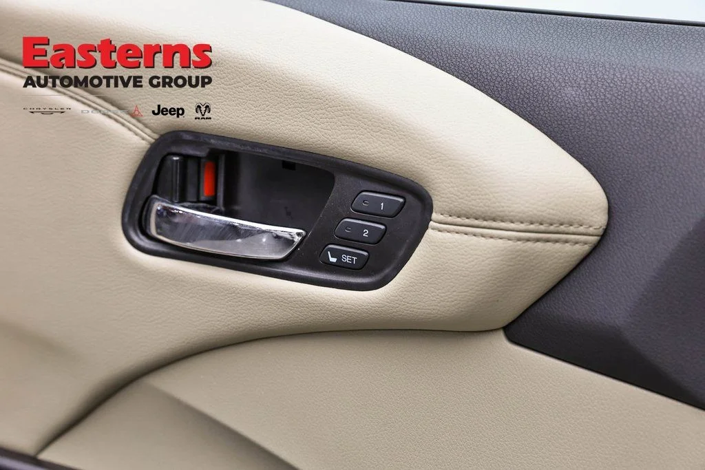 Used 2017 White Acura Base image 21