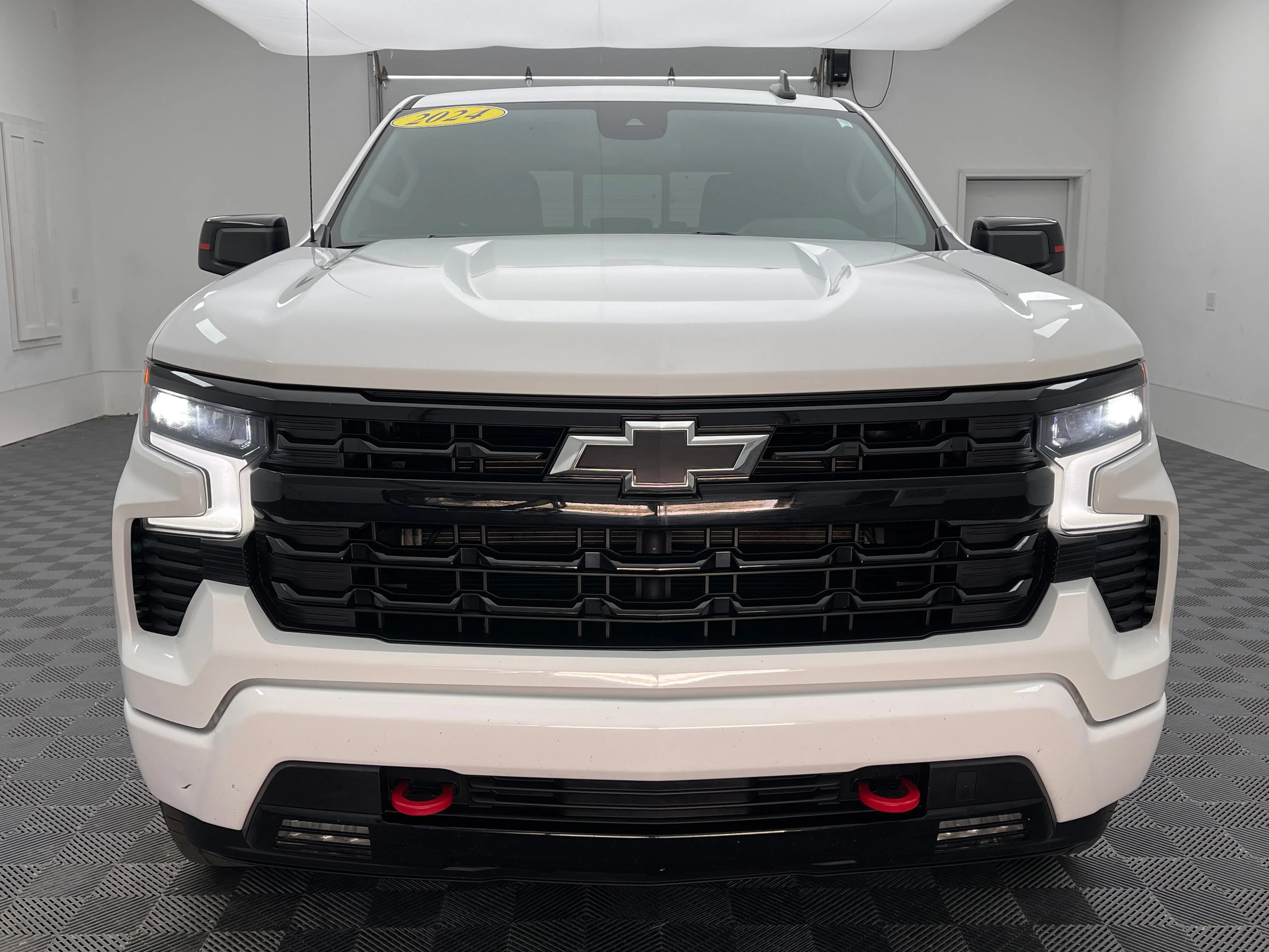 Used 2024 Summit White Chevrolet RST image 12