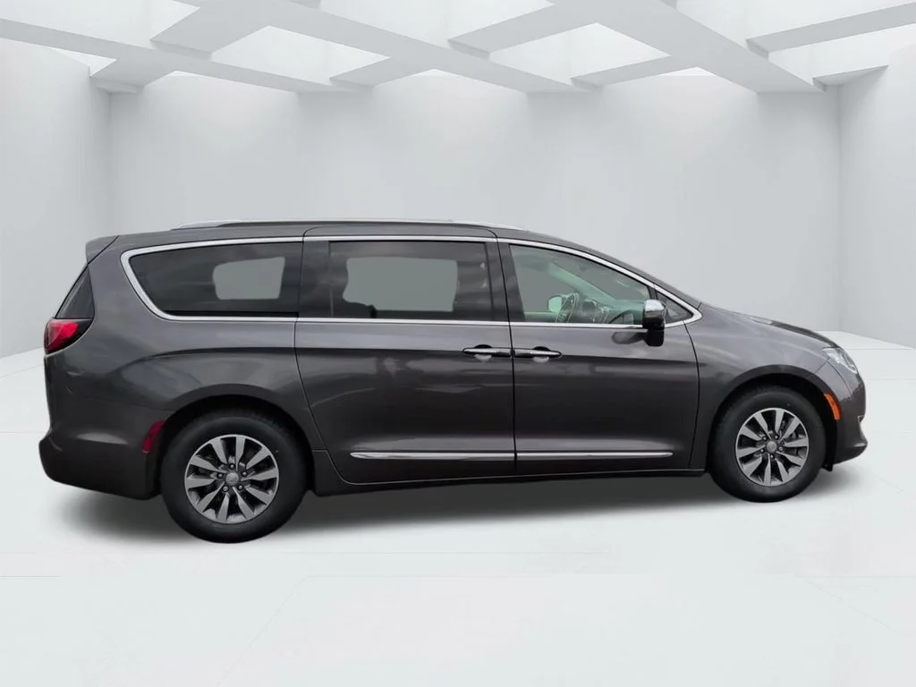 Used 2020 Gray Chrysler Limited image 4
