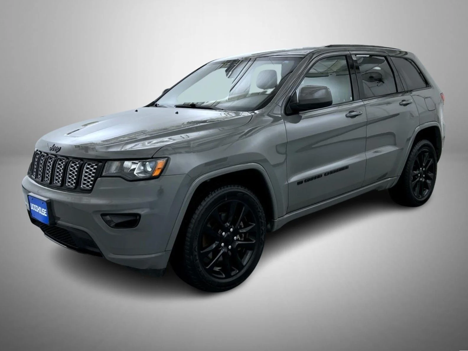 Used 2022 Gray Jeep Laredo X image 1