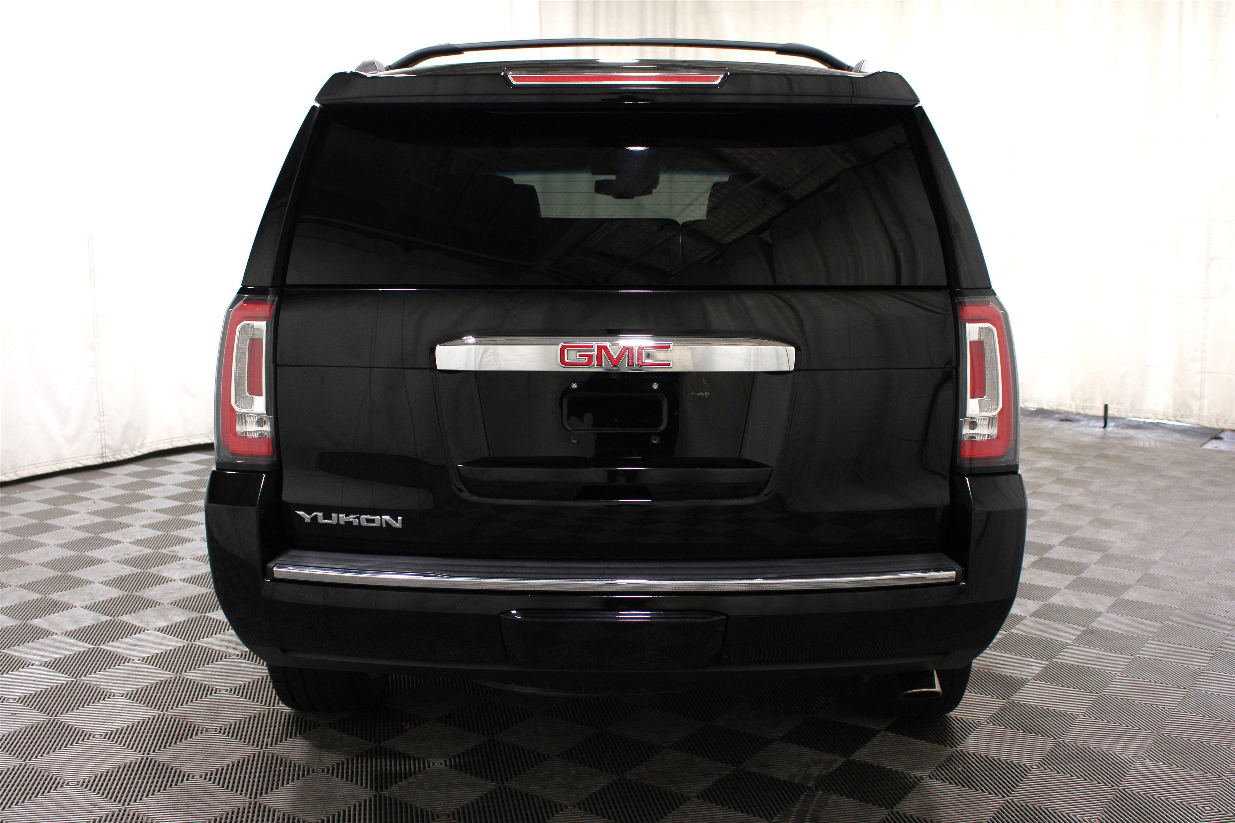 Used 2018 Onyx Black GMC Denali image 36