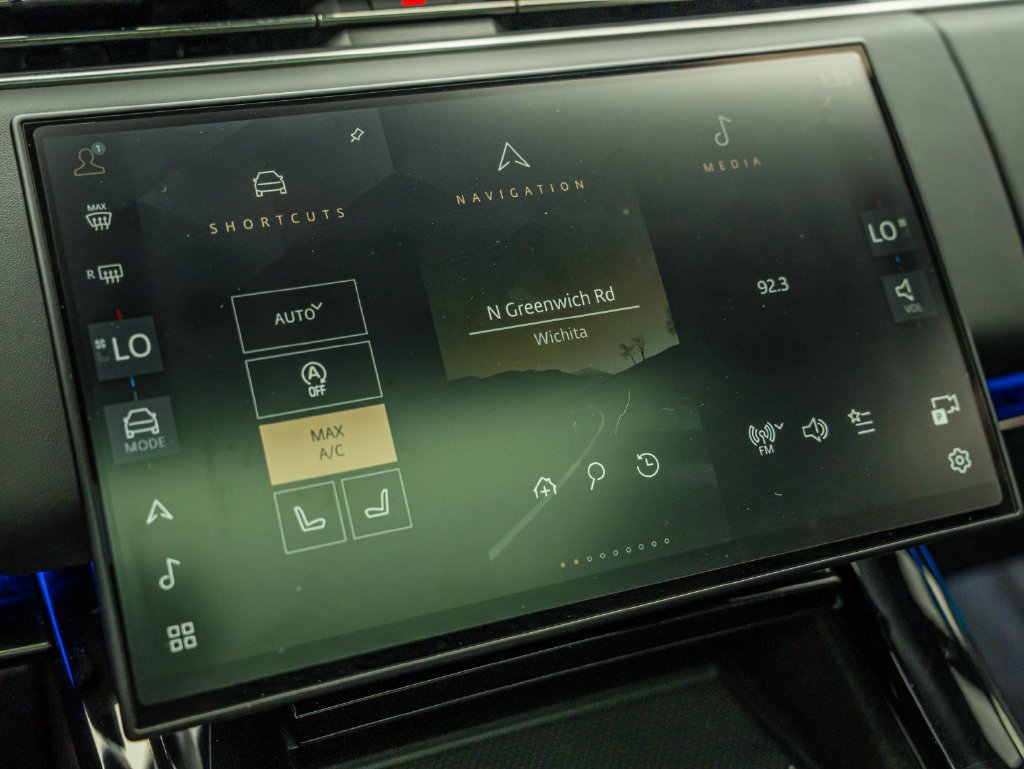 Used 2024 Black Land Rover Dynamic SE image 31