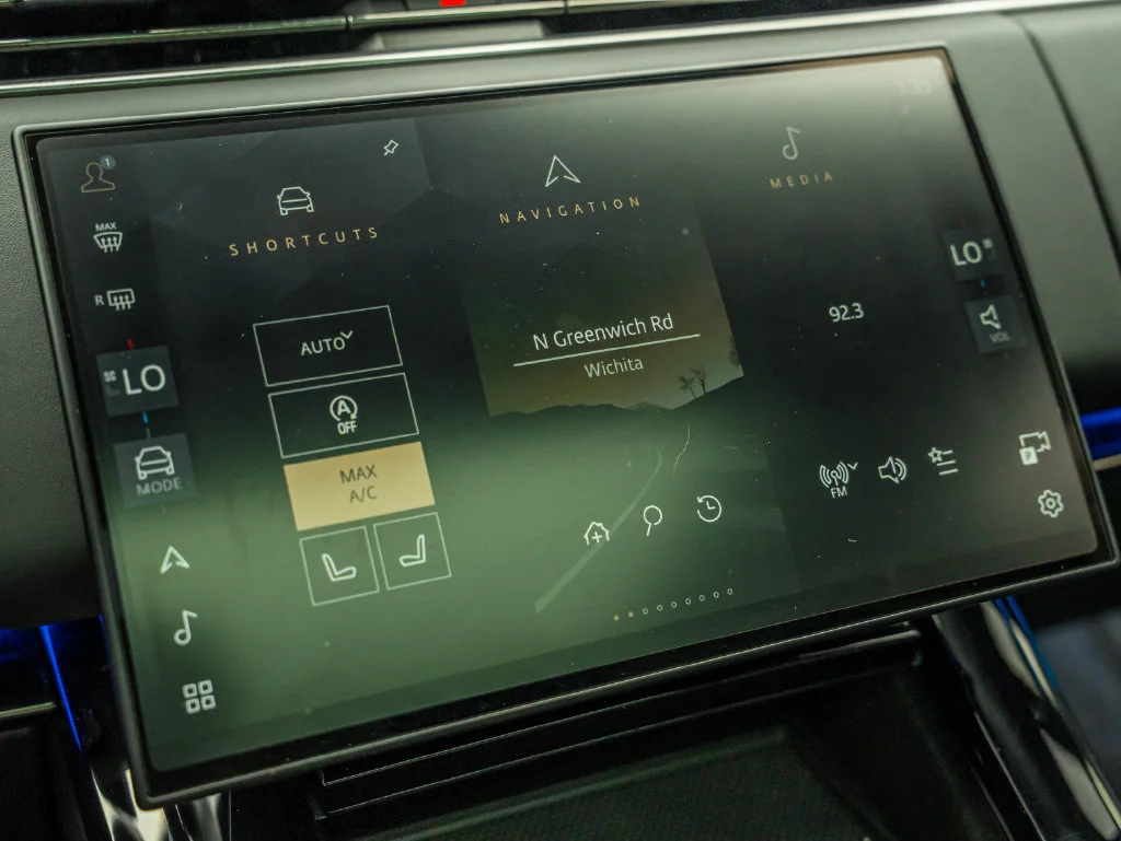 Used 2024 Black Land Rover Dynamic SE image 31