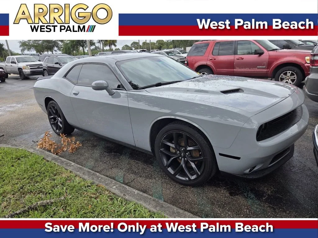 2022 Dodge Challenger SXT Auto's photo