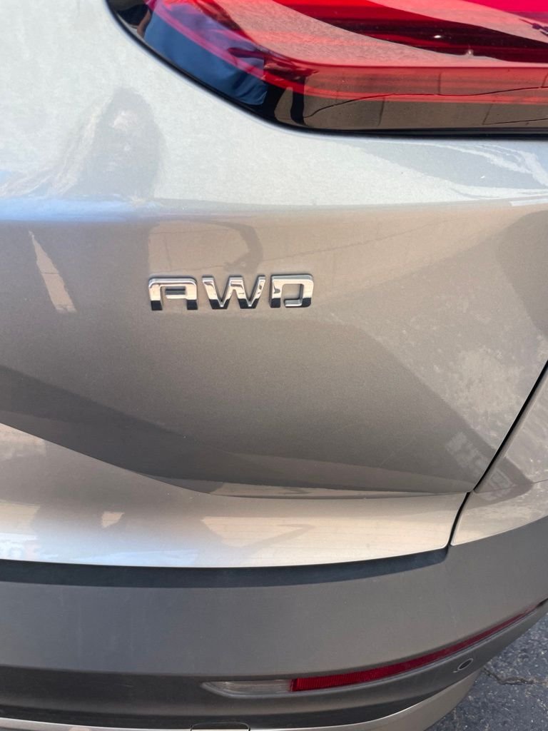 Used 2024 Sterling Gray Metallic Chevrolet LT image 27