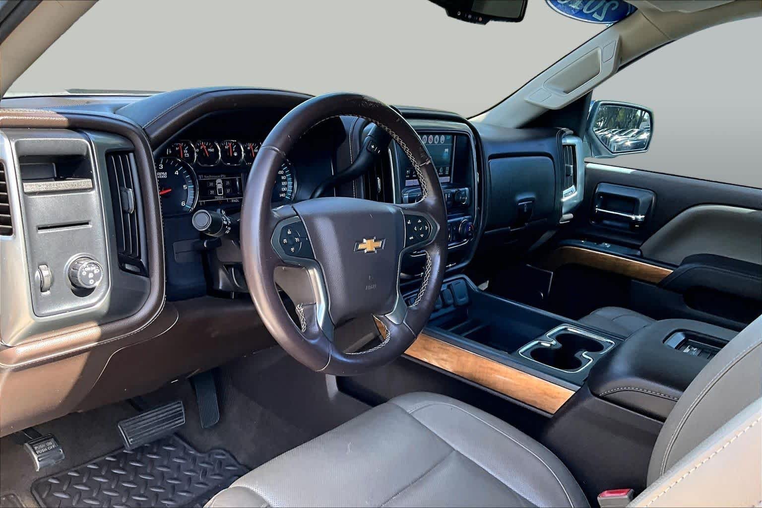 Used 2018 Iridescent Pearl Tricoat Chevrolet LTZ image 18