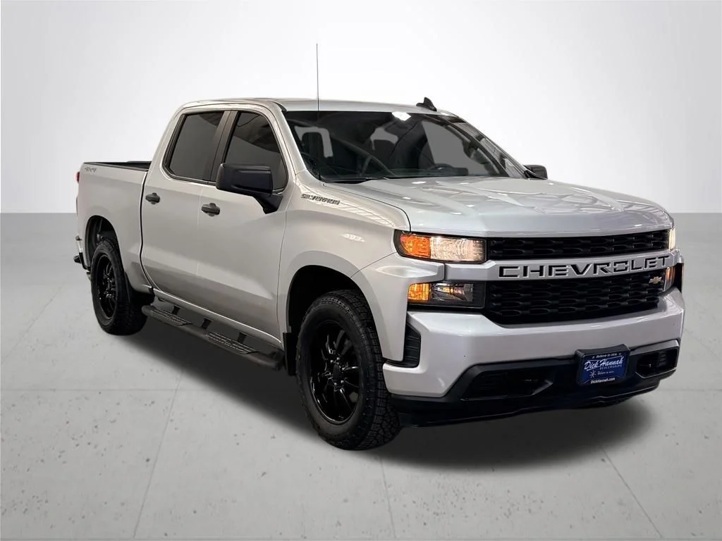 Used 2019 Silver Chevrolet Custom image 8