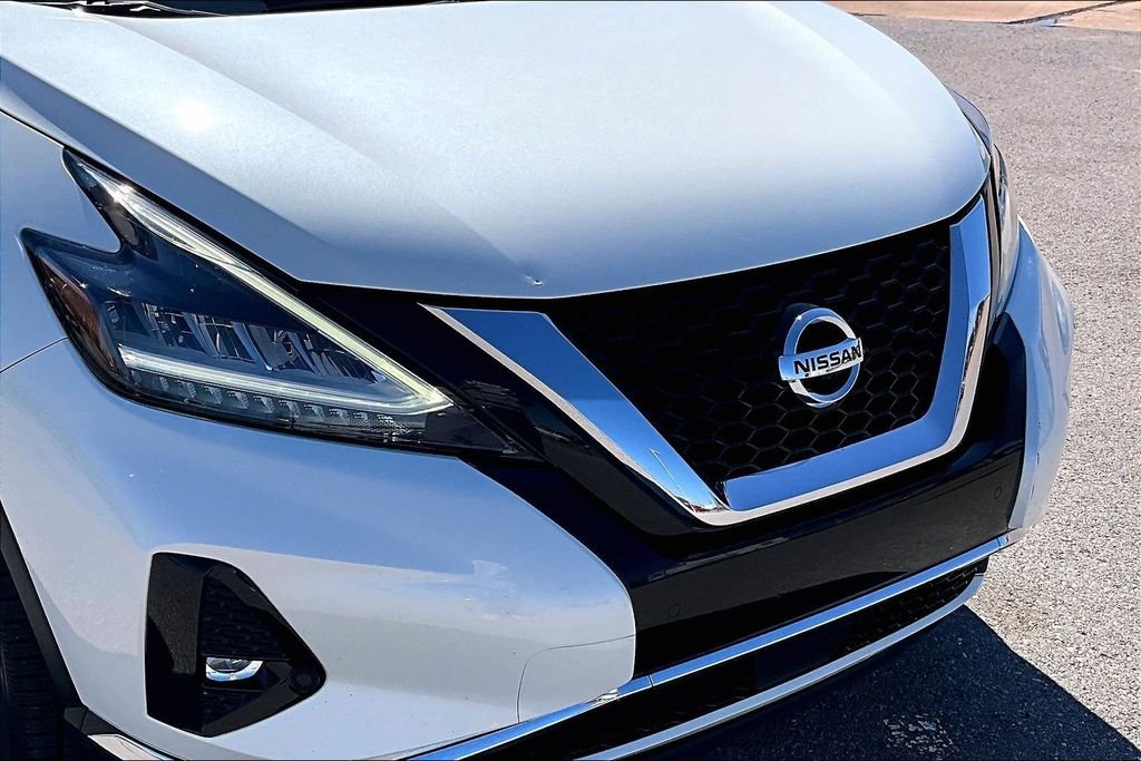 Used 2021 White Nissan SL image 27