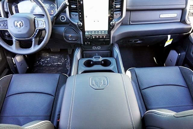 New 2026 Granite Crystal Metallic Clear-Coat Exterior Paint RAM Laramie image 28