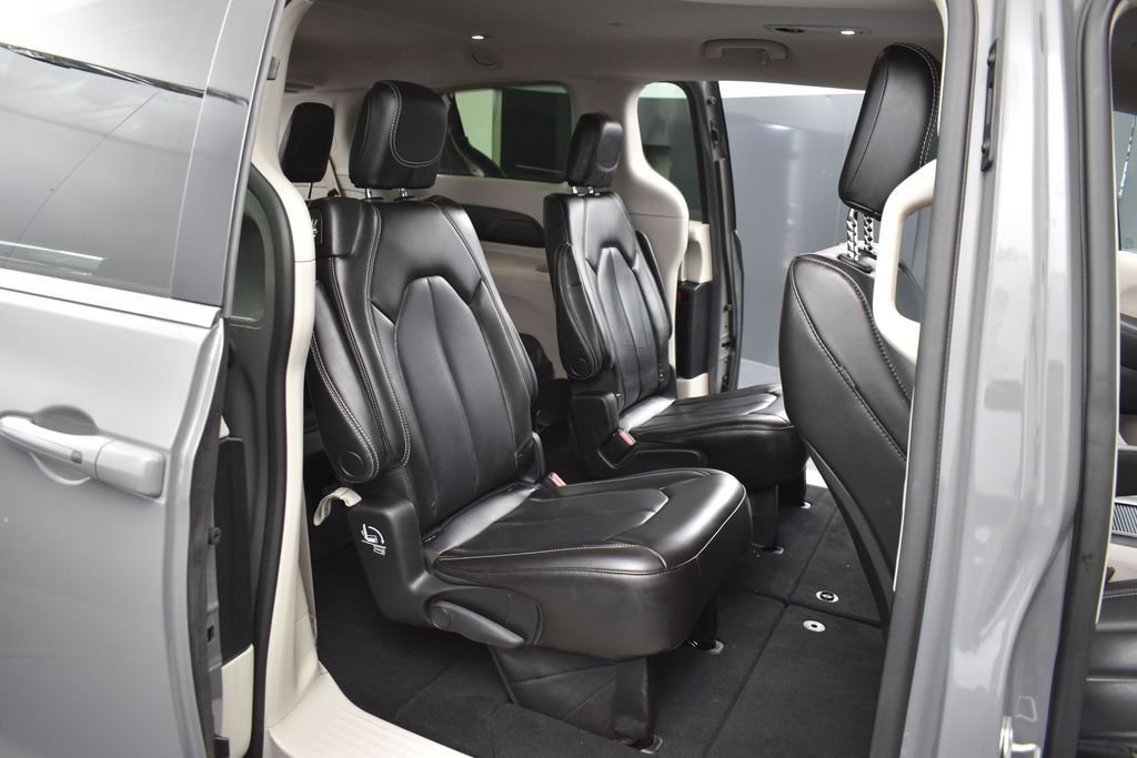 Used 2023 White Chrysler Touring L image 28
