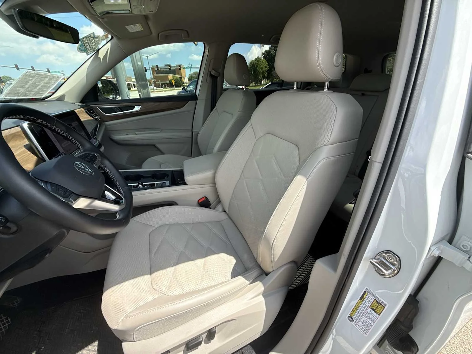 2025 Volkswagen Atlas SE - Photo 18