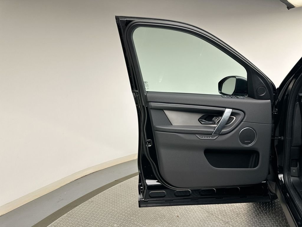 New 2026 Santorini Black Metallic Land Rover Landmark image 9