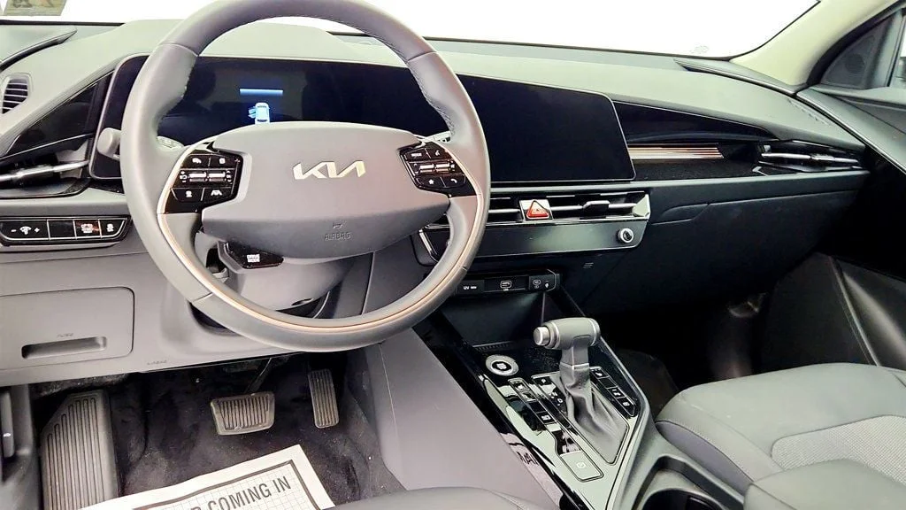 Used 2024 Snow White Pearl Kia EX FWD image 12