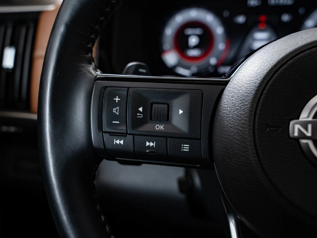 Used 2023 Obsidian Green Pearl Nissan Platinum image 30