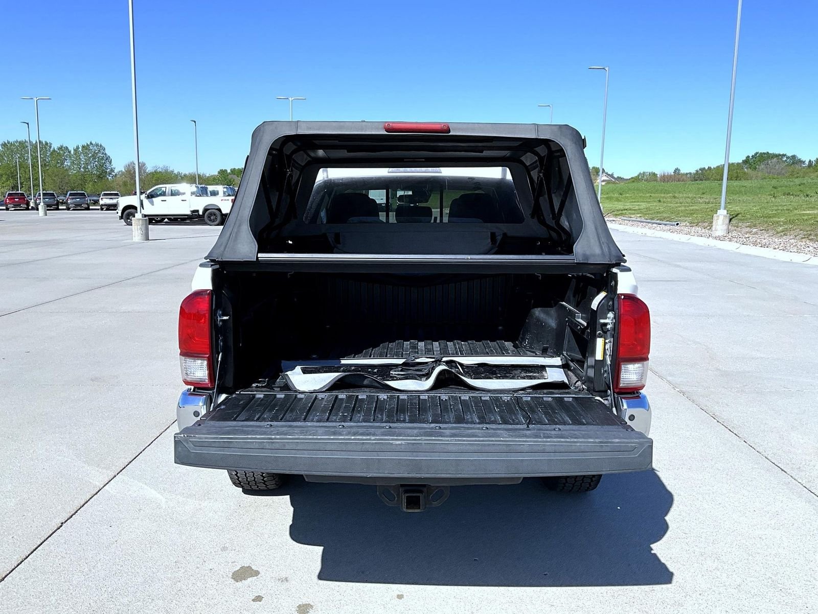 Used 2022 White Toyota SR5 image 22