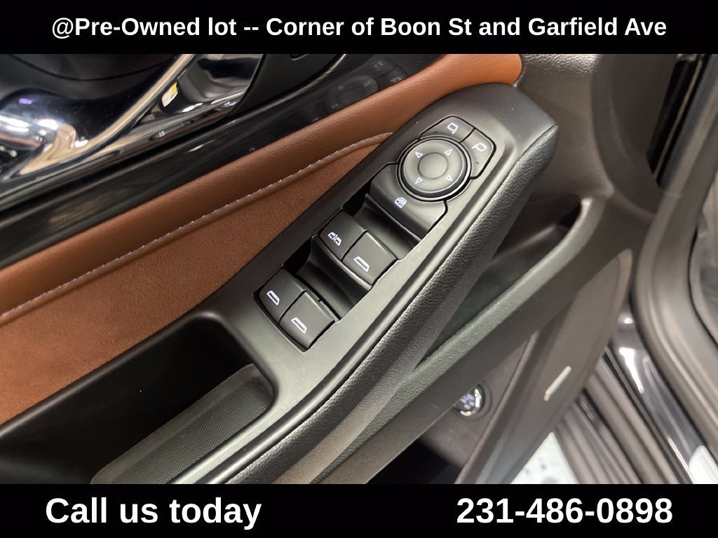 Used 2019 MOSAIC BLACK METALLIC Chevrolet High Country image 16