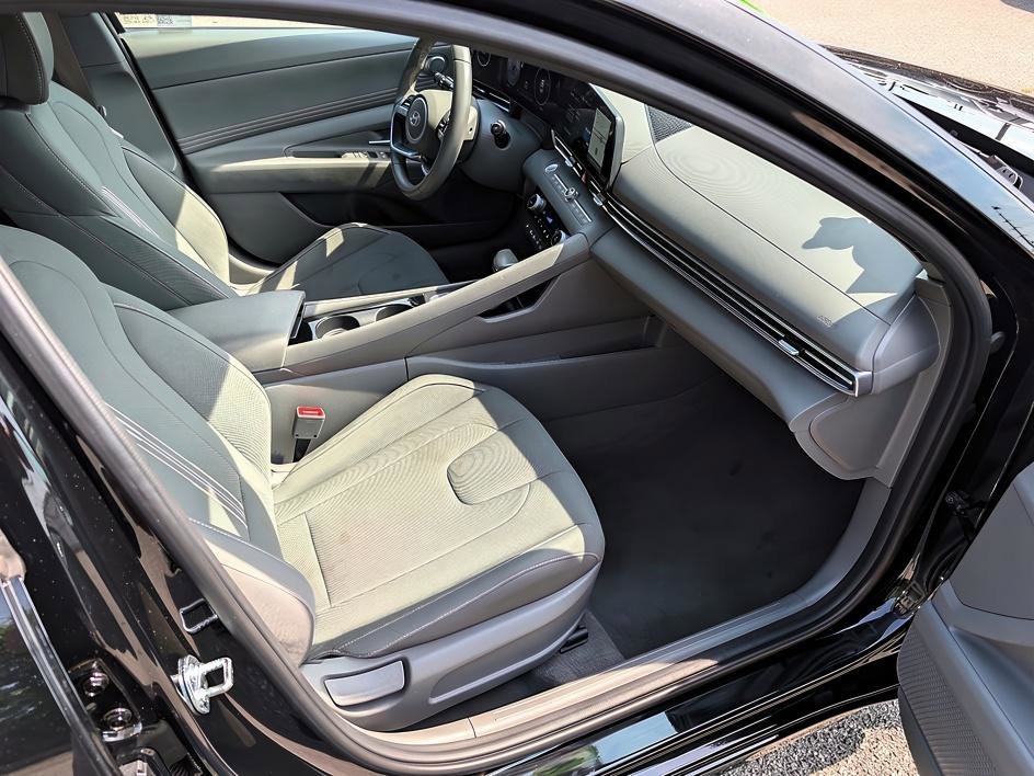 Used 2025 Abyss Black Hyundai SEL Convenience image 12