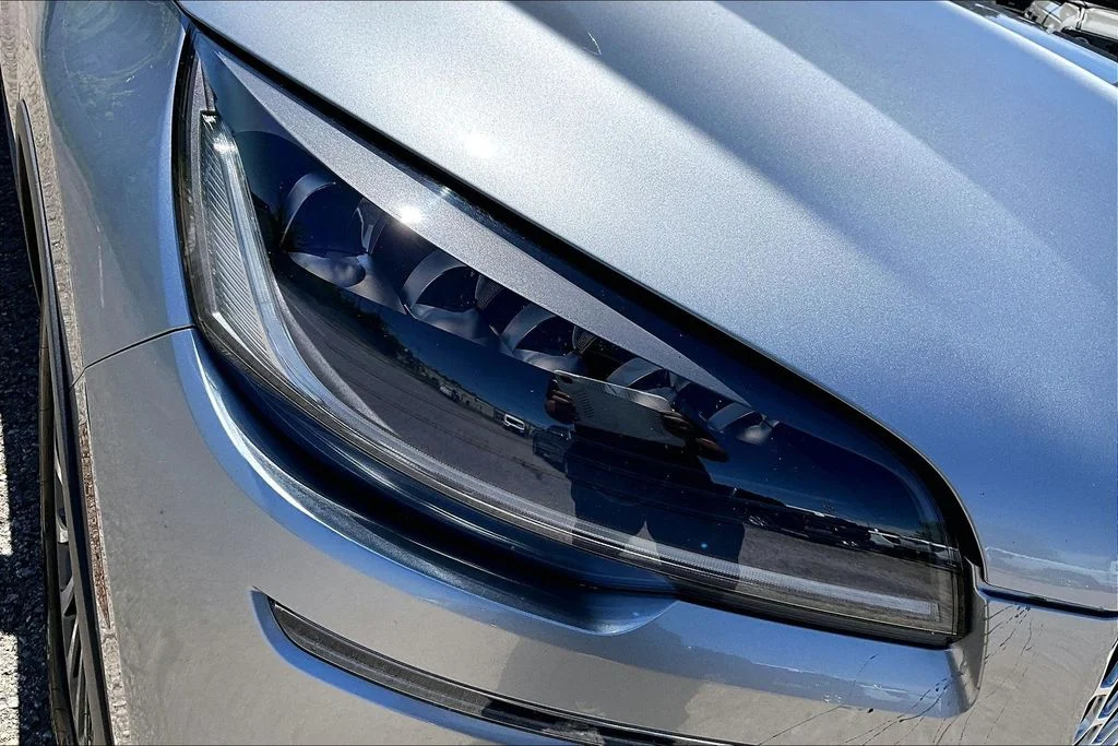 Used 2020 Radiance Metallic Lincoln Reserve image 30