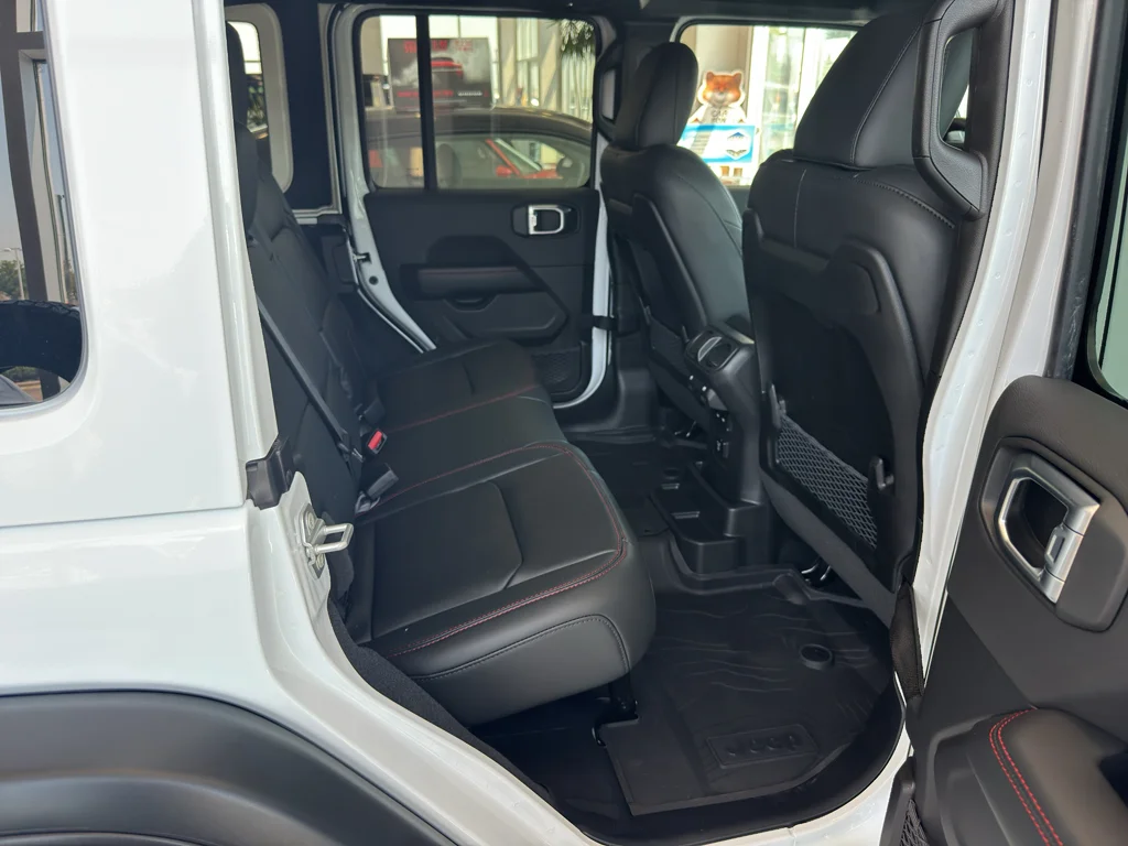 New 2026 Bright White Clear-Coat Exterior Paint Jeep Moab 392 image 7
