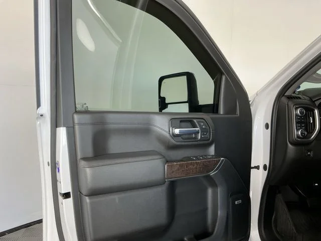 Used 2020 White GMC Denali image 9