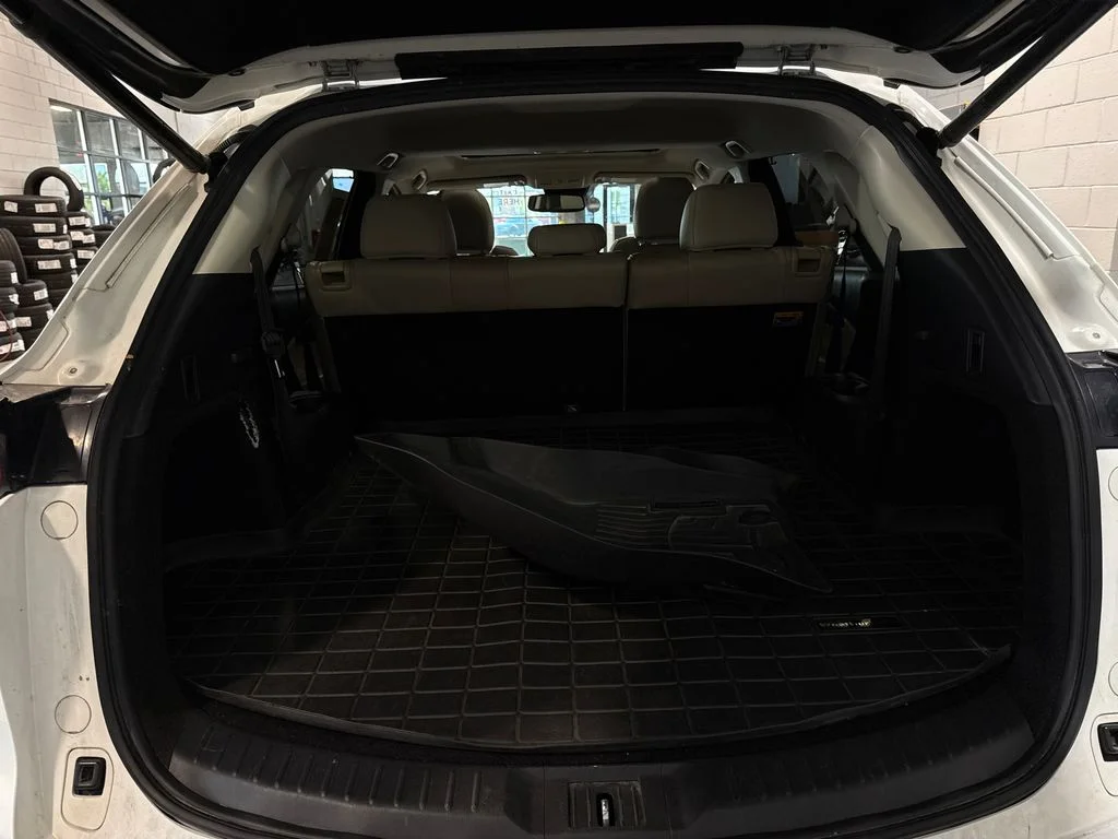 Used 2018 White Mazda Touring image 14