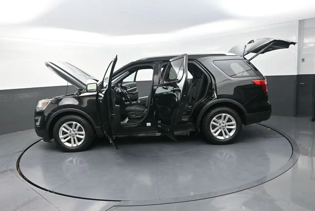 Used 2017 Black Ford XLT image 33