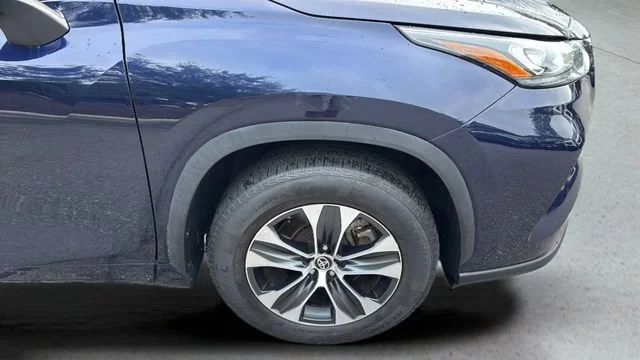 Used 2020  Toyota XLE image 36
