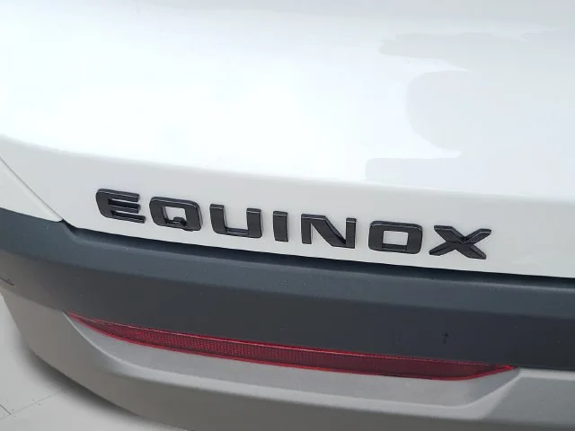 New 2027 Summit White Chevrolet LT image 34