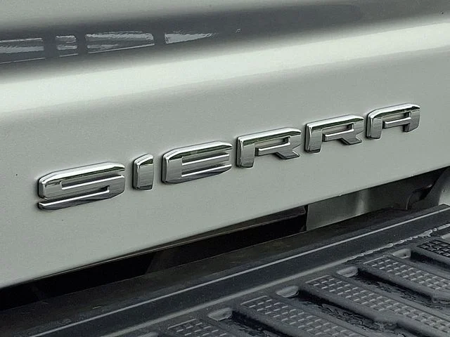 Used 2022 Silver GMC Denali image 30