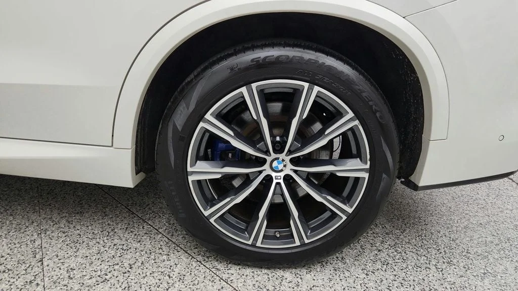 Used 2019 Alpine White BMW xDrive40i Sports Activity Vehicle w/ M Sport Pkg & Executive Pkg image 9
