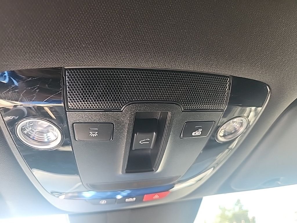 Used 2023 White Kia X-Line image 25