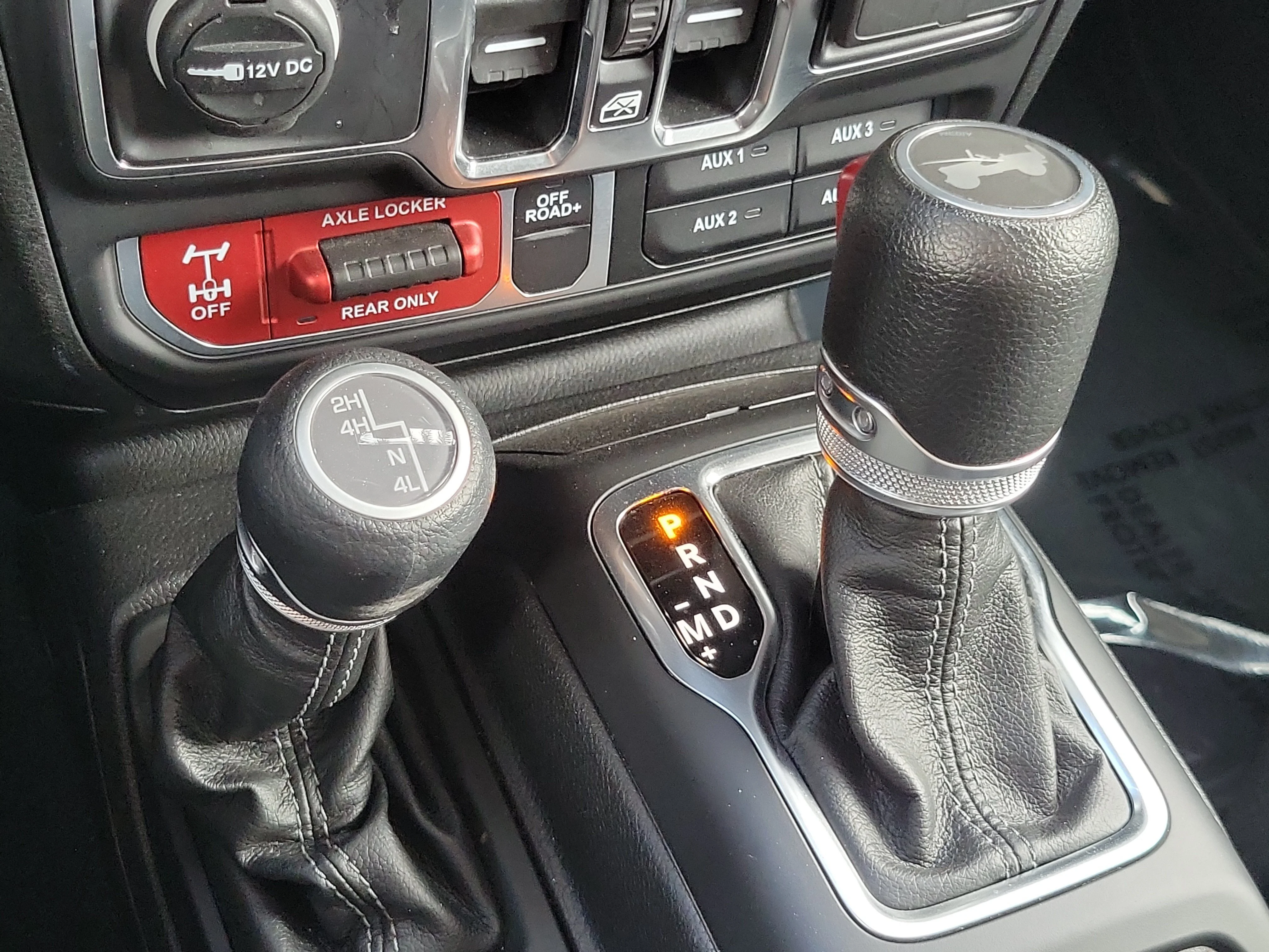 Used 2024 Granite Crystal Metallic Clearcoat Jeep Sport image 30