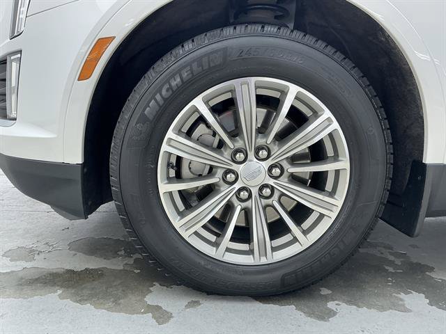 Certified Used 2017 Crystal White Tricoat Cadillac Luxury AWD image 18