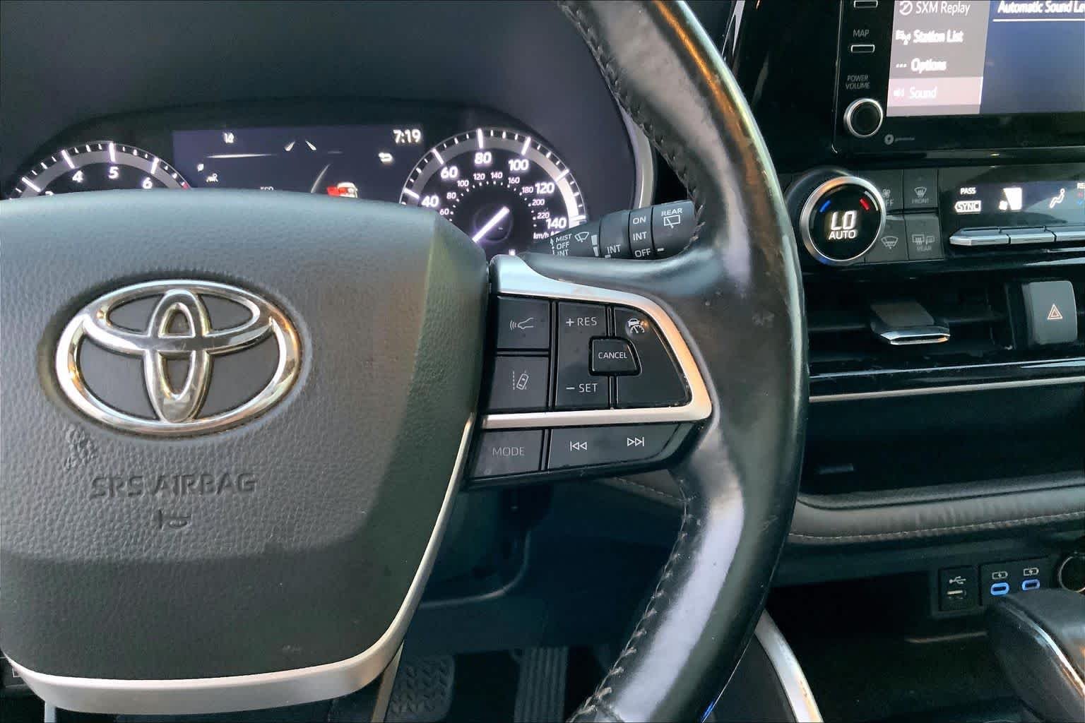 Used 2022 Midnight Black Metallic Toyota XLE image 22