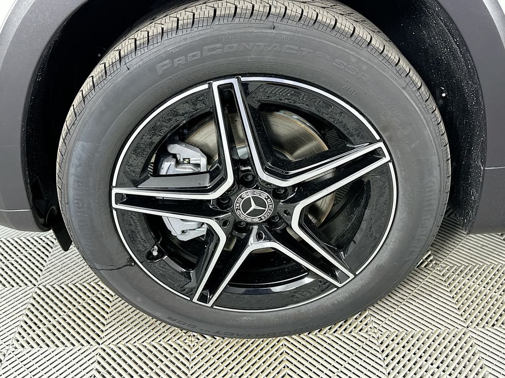 New 2026 Polar White Mercedes-Benz GLB 250 image 31