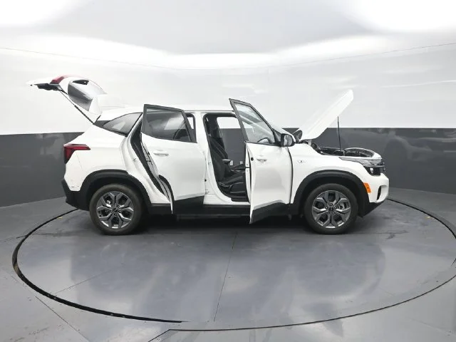 Used 2024 White Kia LX image 36